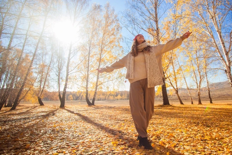 healthy woman during fall
